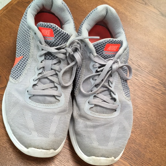 Nike unisex 9.5 Gray w/ orange swish. Previously worn but lots@lots of wear left - Picture 3 of 6